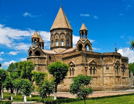 Армянская церковь проведет Архиерейский собор в полном составе