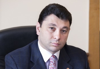 Президент Армении призвал к диалогу парламентскую четверку